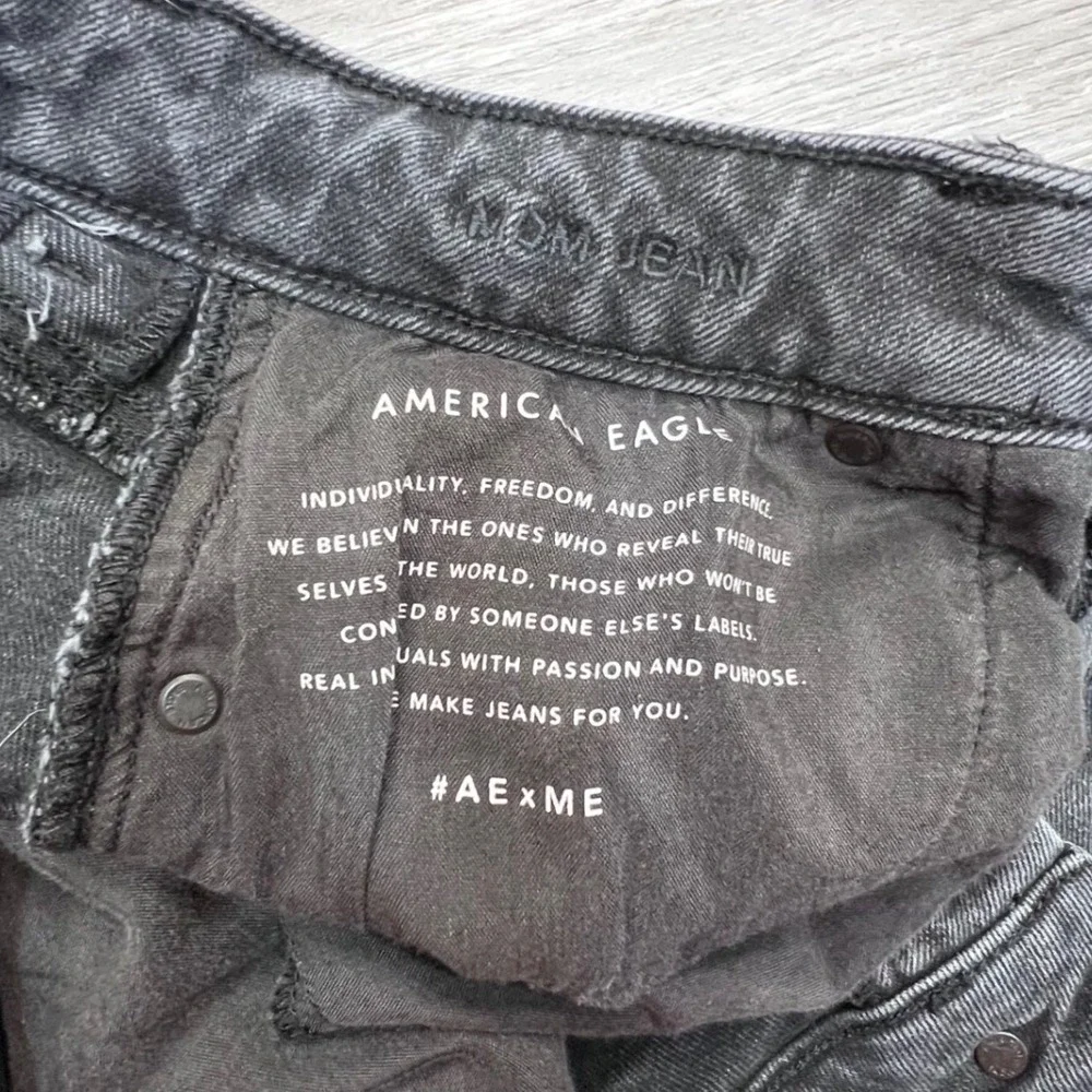American Eagle Mom Jeans Womens 2 Regular Black Wash High Rise Tapered 58891363